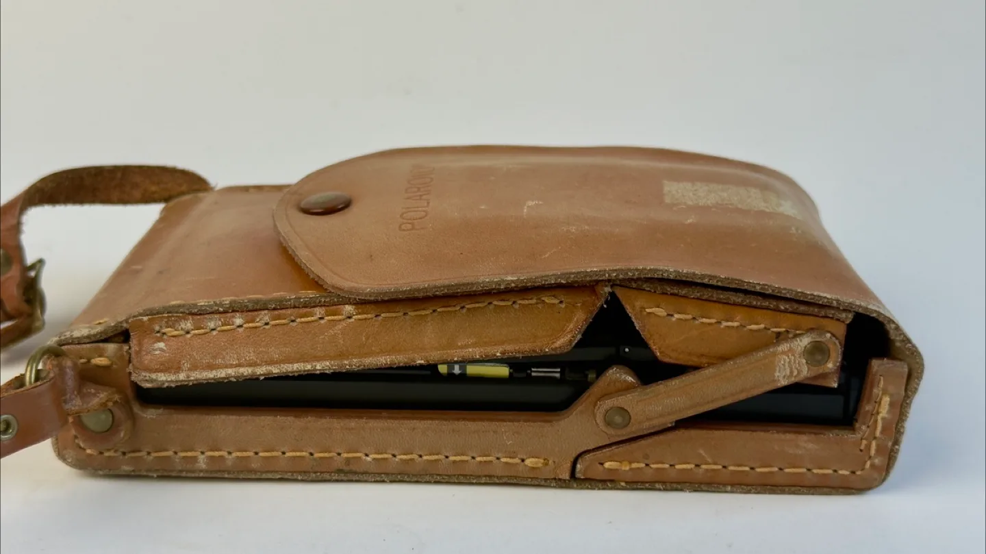 Polaroid SX-70 Land Camera Model 2 with Leather Case image indicator(7)