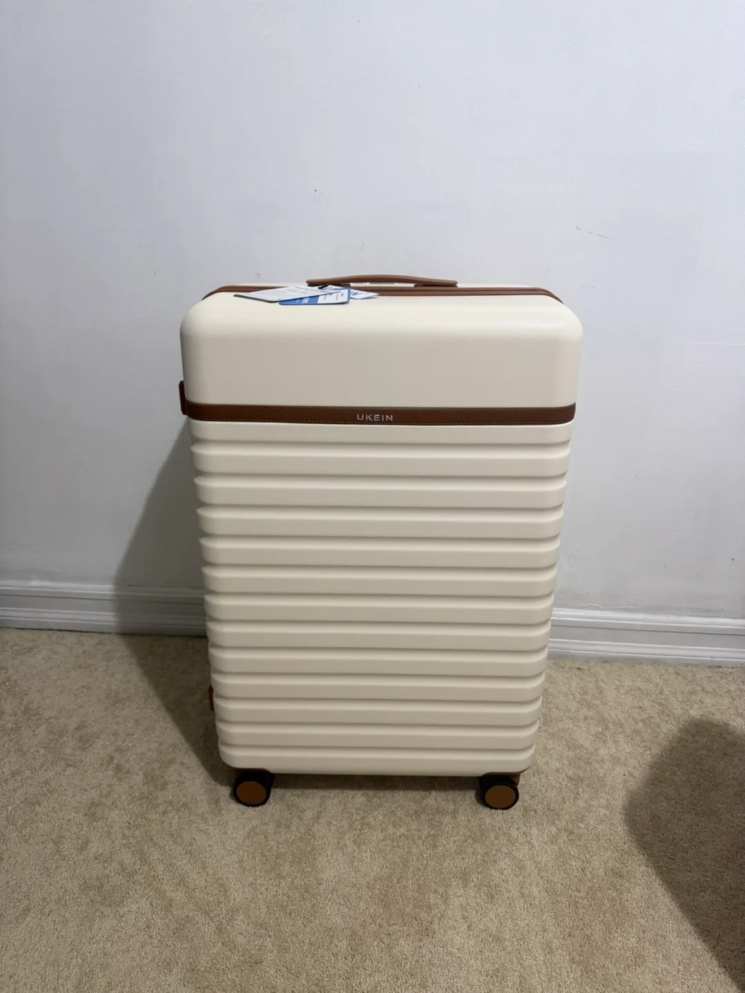 Brand New 28 inch luggage thumbnail