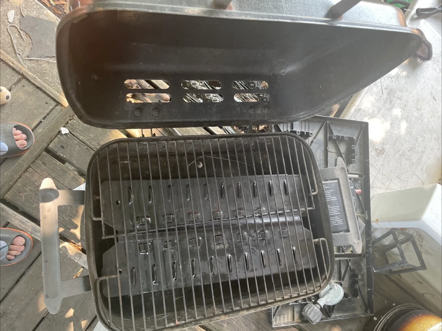 Portable propane BBQ Grill with empty Propane Tank image indicator(3)