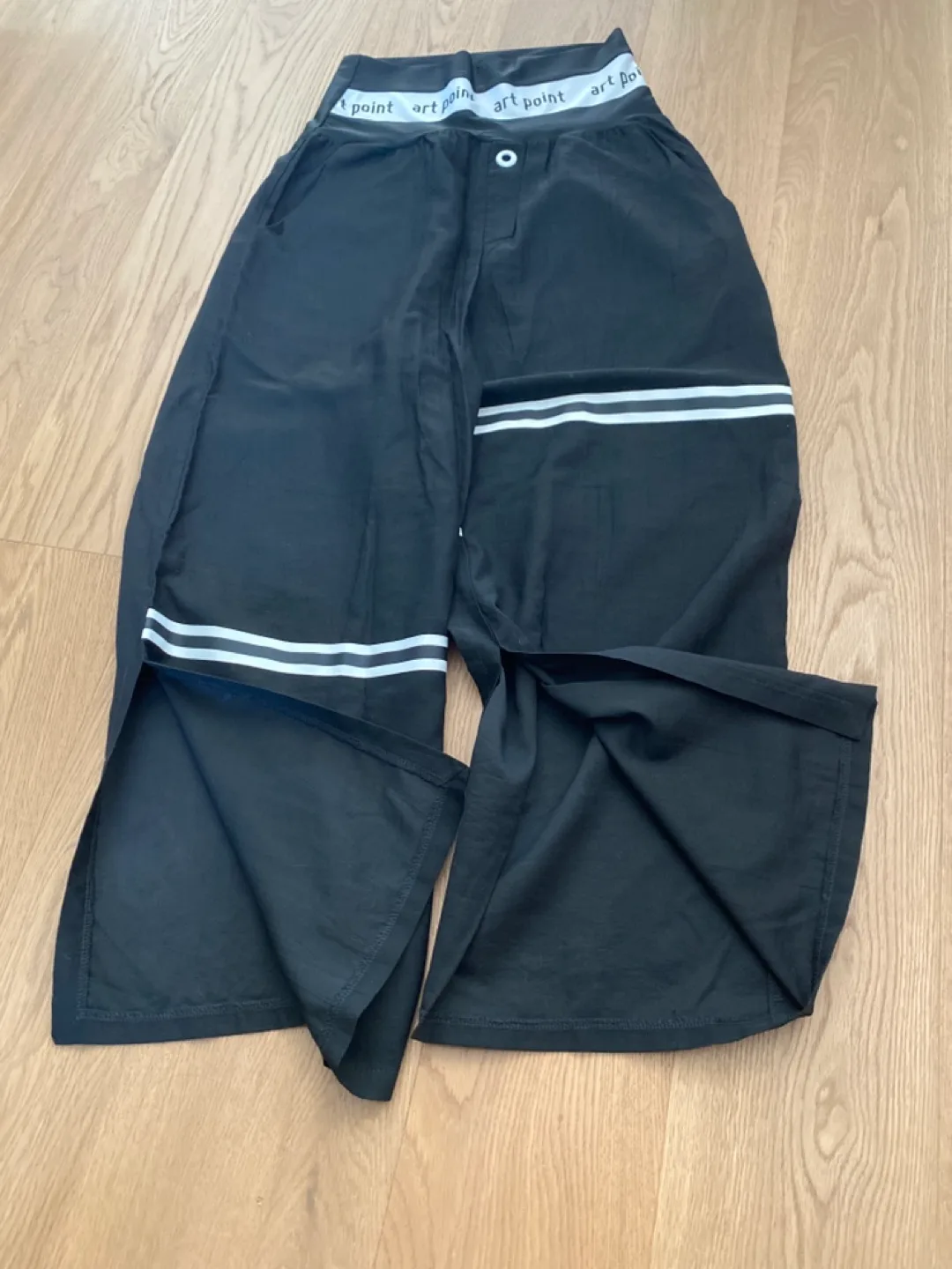 Art Point Black & White Pants - Size M image indicator(7)