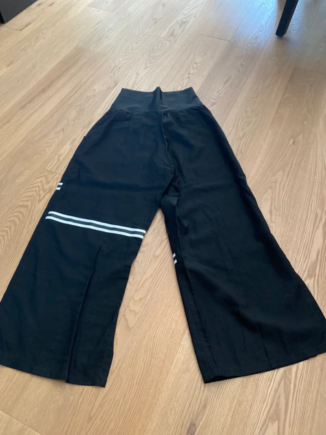 Art Point Black & White Pants - Size M image indicator(8)