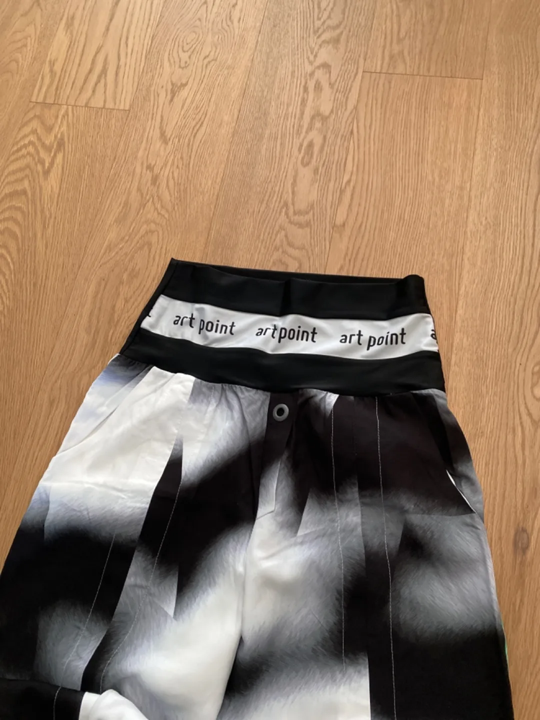 Art Point Black & White Pants - Size M image indicator(4)