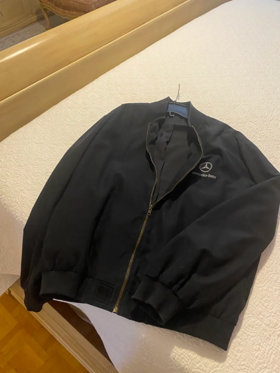 Mercedes Benz black bomber jacket image indicator(2)