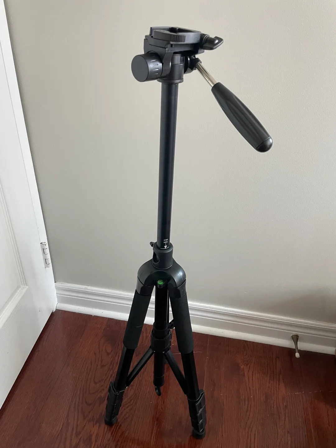 Artcize 3-in-1 tripod with accessories image indicator(3)