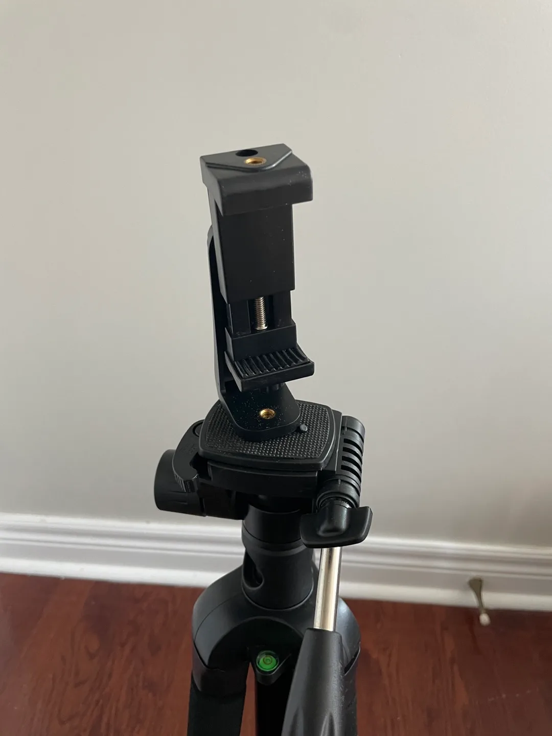 Artcize 3-in-1 tripod with accessories image indicator(5)