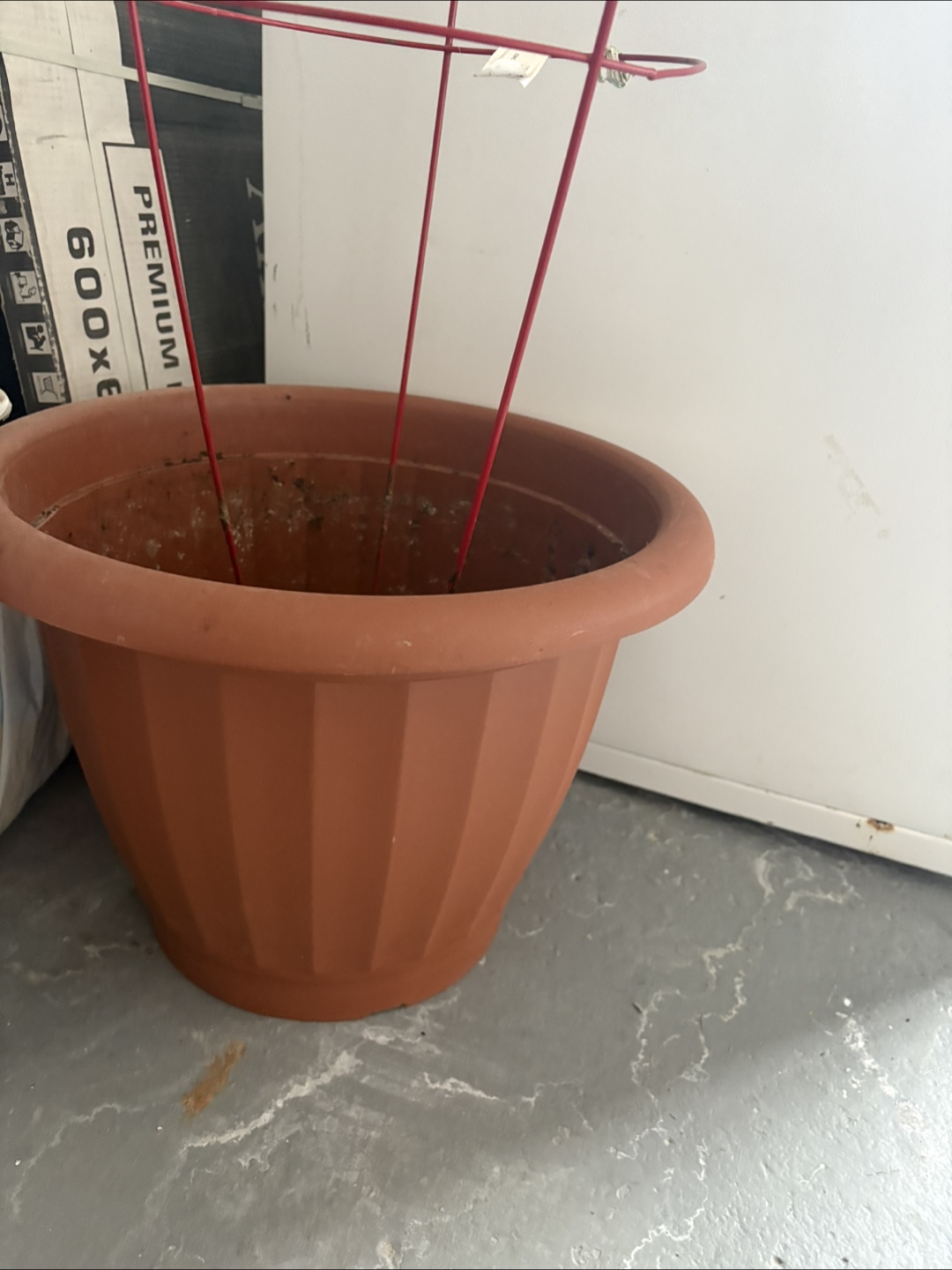 Large Flower Pot with Cage - photo 2