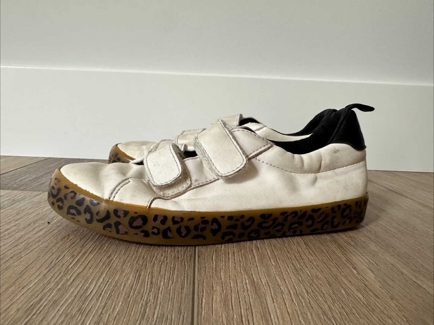 White Velcro kids shoes - Size 11 thumbnail