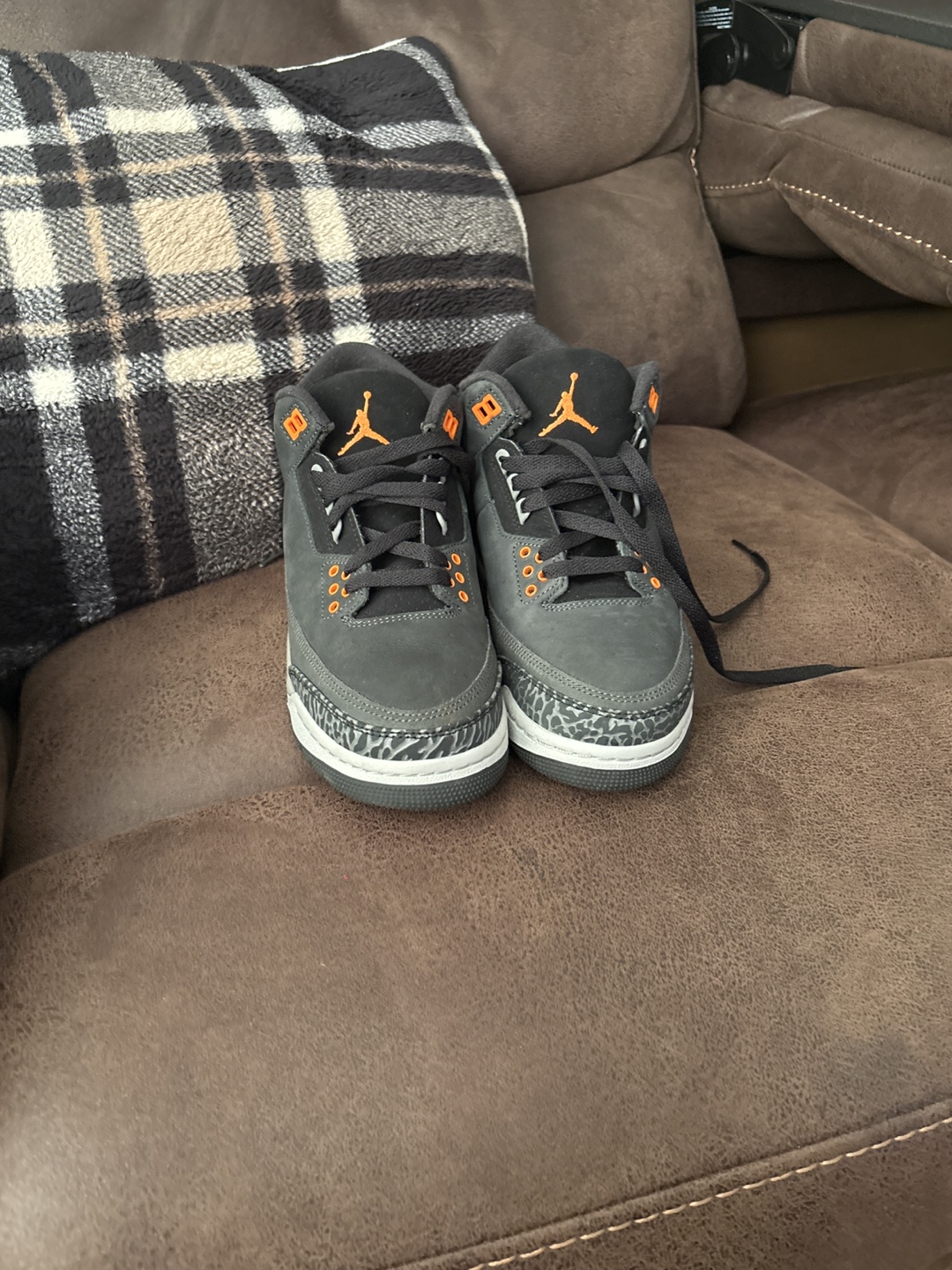 Jordan 3 Retro Black Gold - photo 2