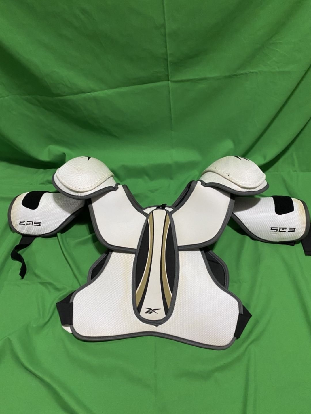 Reebok Shoulder Pads - Size S/M