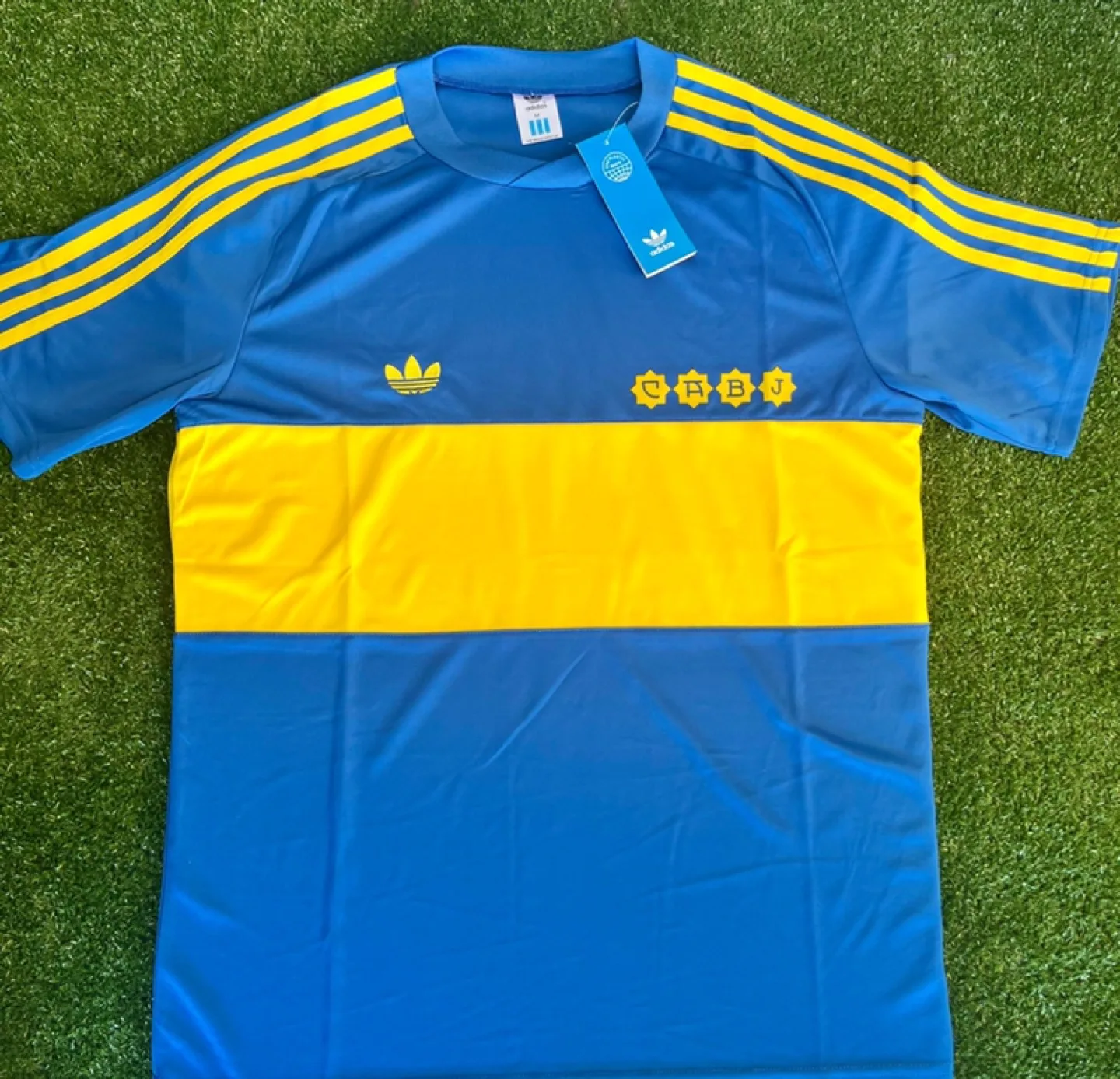 Adidas Boca Juniors Retro Football Jersey 1982 thumbnail