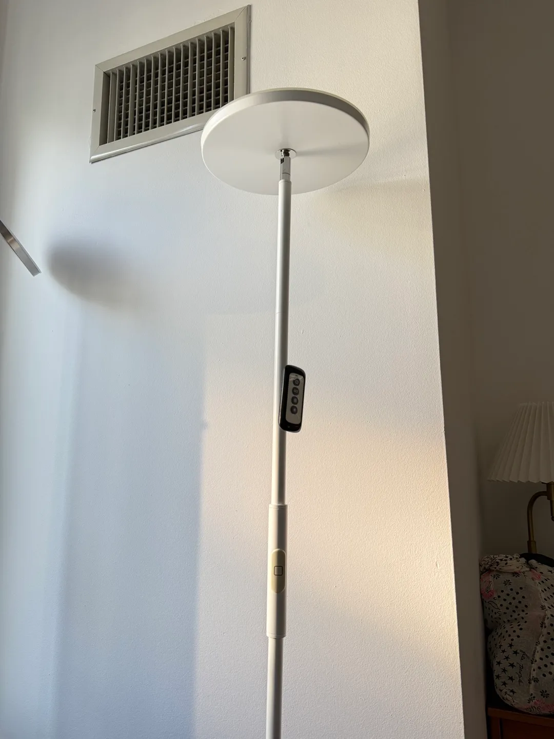 Floor lamp w/ 3 temperature settings n a dimming remote control thumbnail