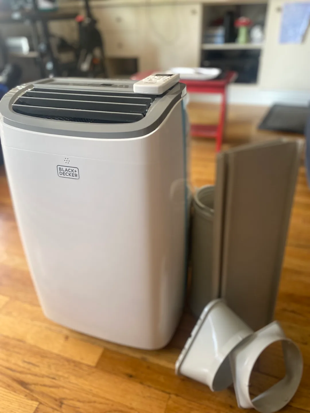 Black & Decker Portable AC w/ remote (8000 BTU) DELIVERY or PU thumbnail