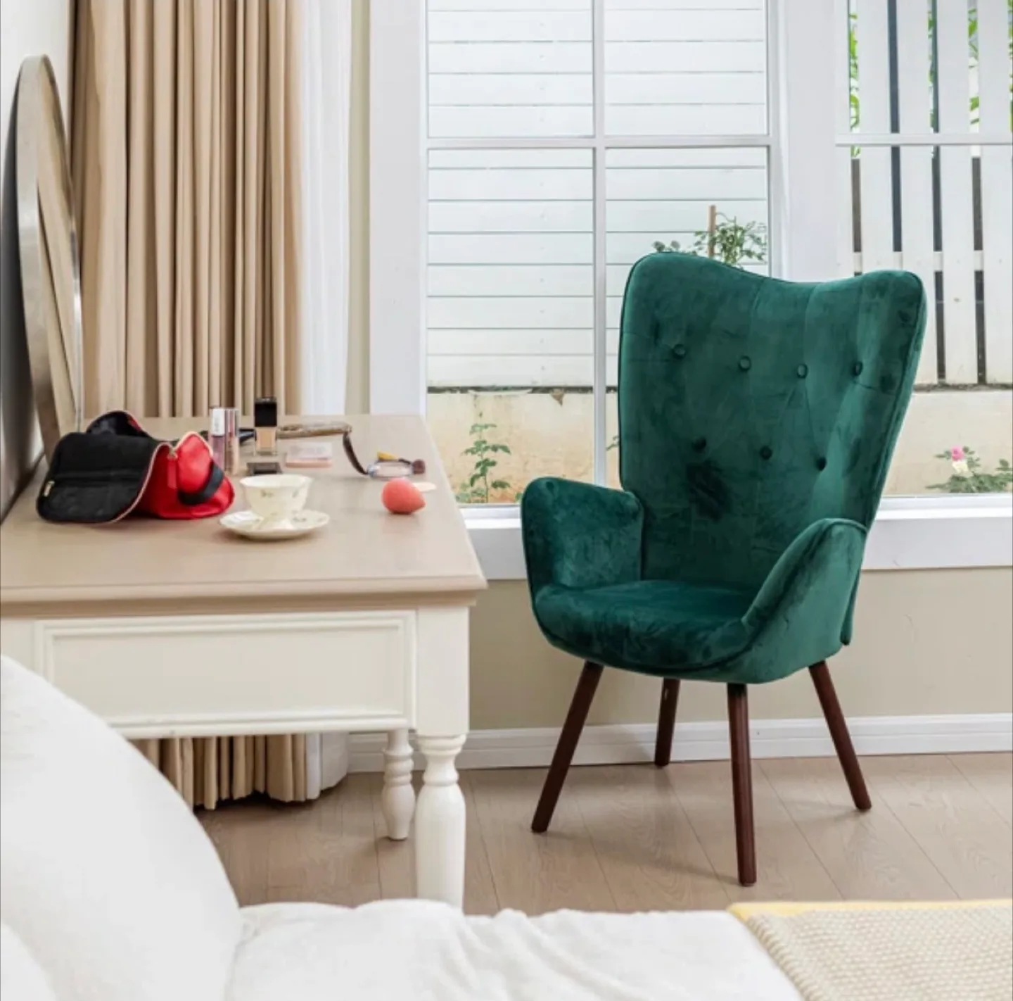 Wade Logan Cedrica Tufted Velvet Accent Chair image indicator(4)