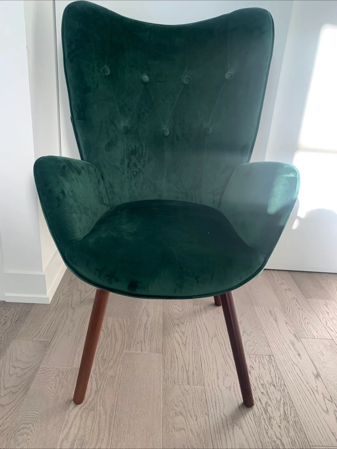 Wade Logan Cedrica Tufted Velvet Accent Chair thumbnail