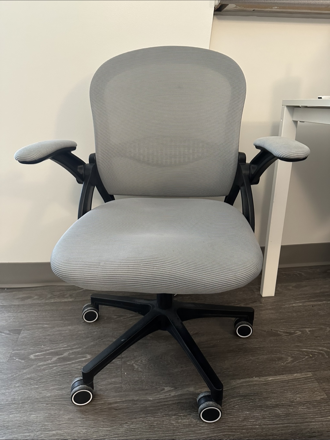 Office Chair - Adjustable & Comfortable - photo 3