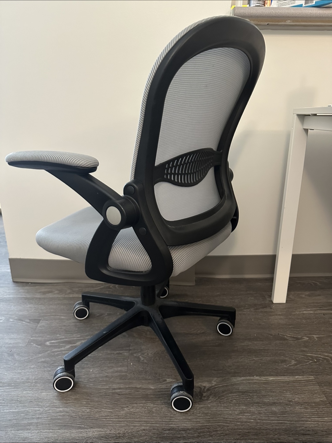 Office Chair - Adjustable & Comfortable - photo 5