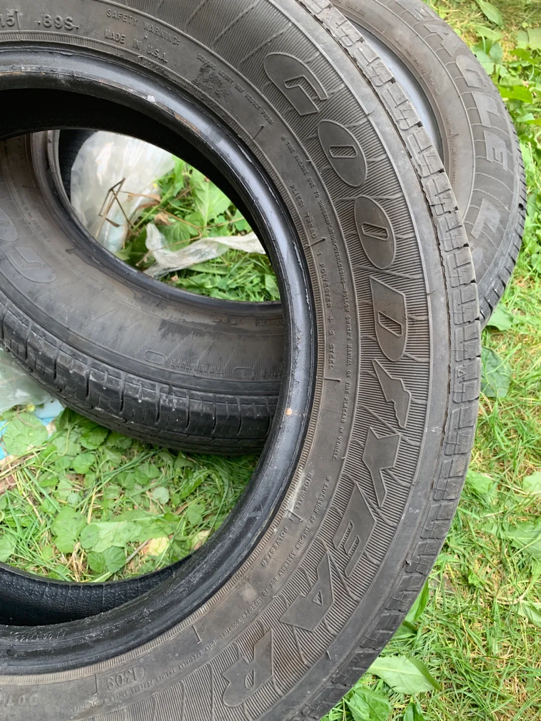 195/65/15 all season 4 tires total 2 good year 2 Firestone tires image indicator(3)