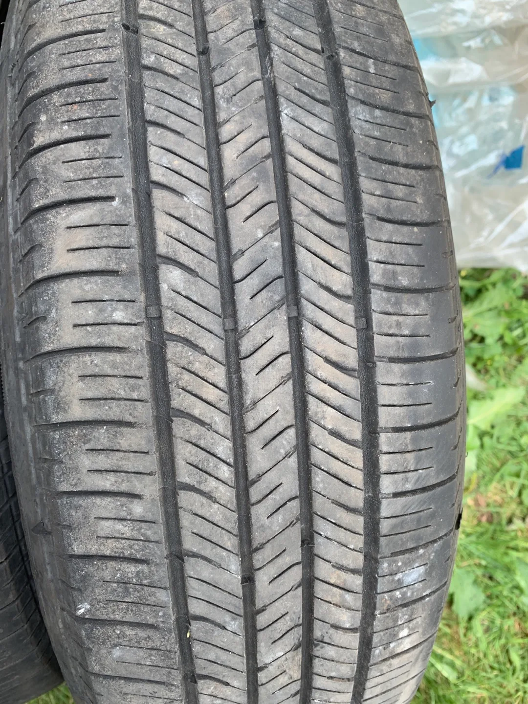195/65/15 all season 4 tires total 2 good year 2 Firestone tires image indicator(2)