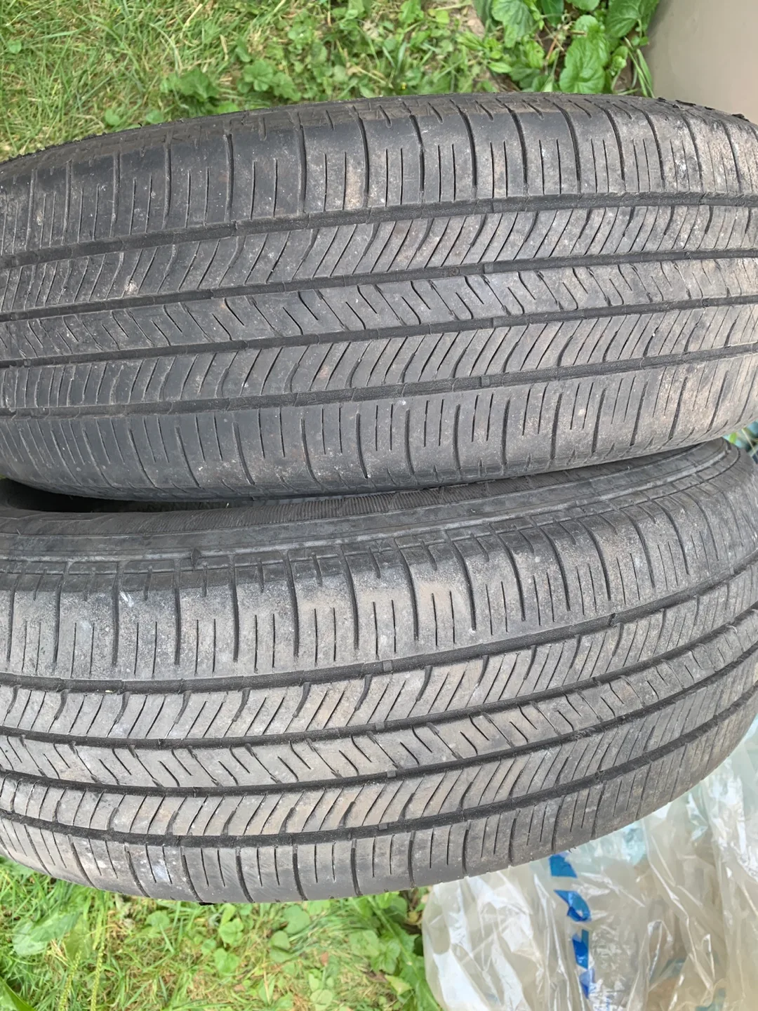 195/65/15 all season 4 tires total 2 good year 2 Firestone tires image indicator(5)