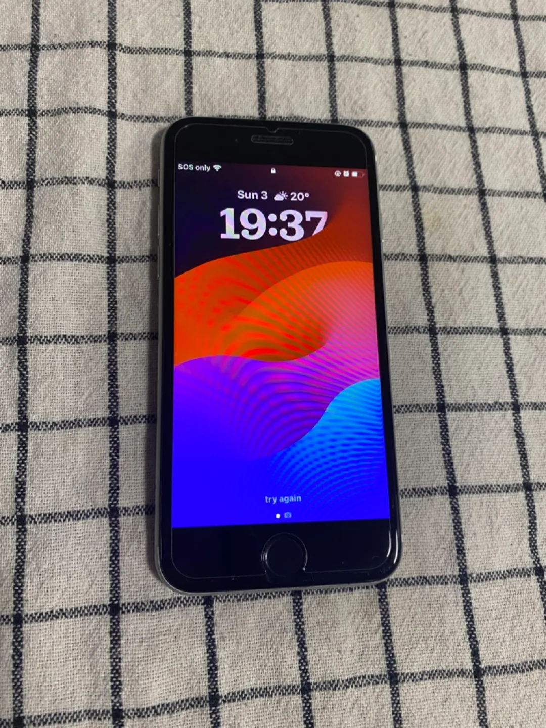 Apple iPhone SE (2nd generation) - White thumbnail