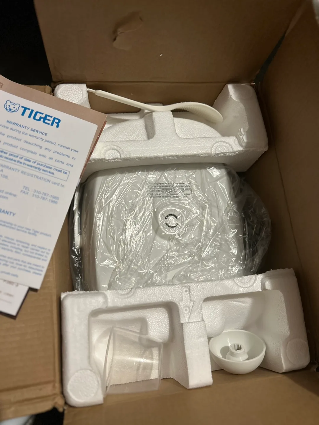 Tiger JBV-A10U 5.5-Cup Rice Cooker - New in Box! image indicator(5)