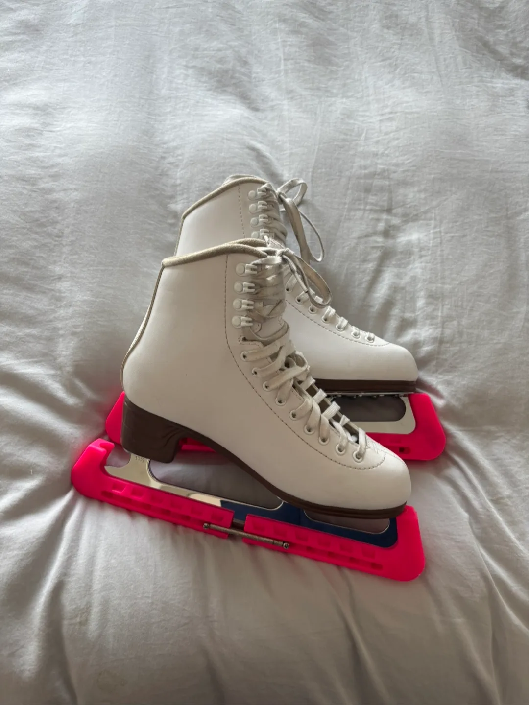 Jackson Figure Skates - White, Size 8 Women’s thumbnail