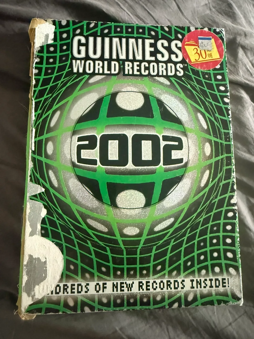 Guinness World Records 2002 Book thumbnail