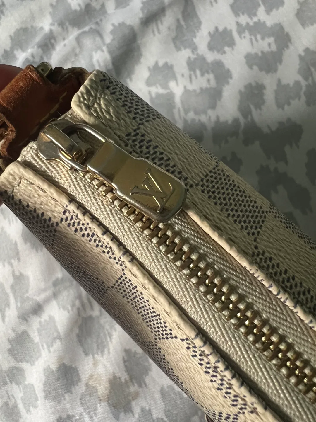 Louis Vuitton Damier Azur Ewa image indicator(4)