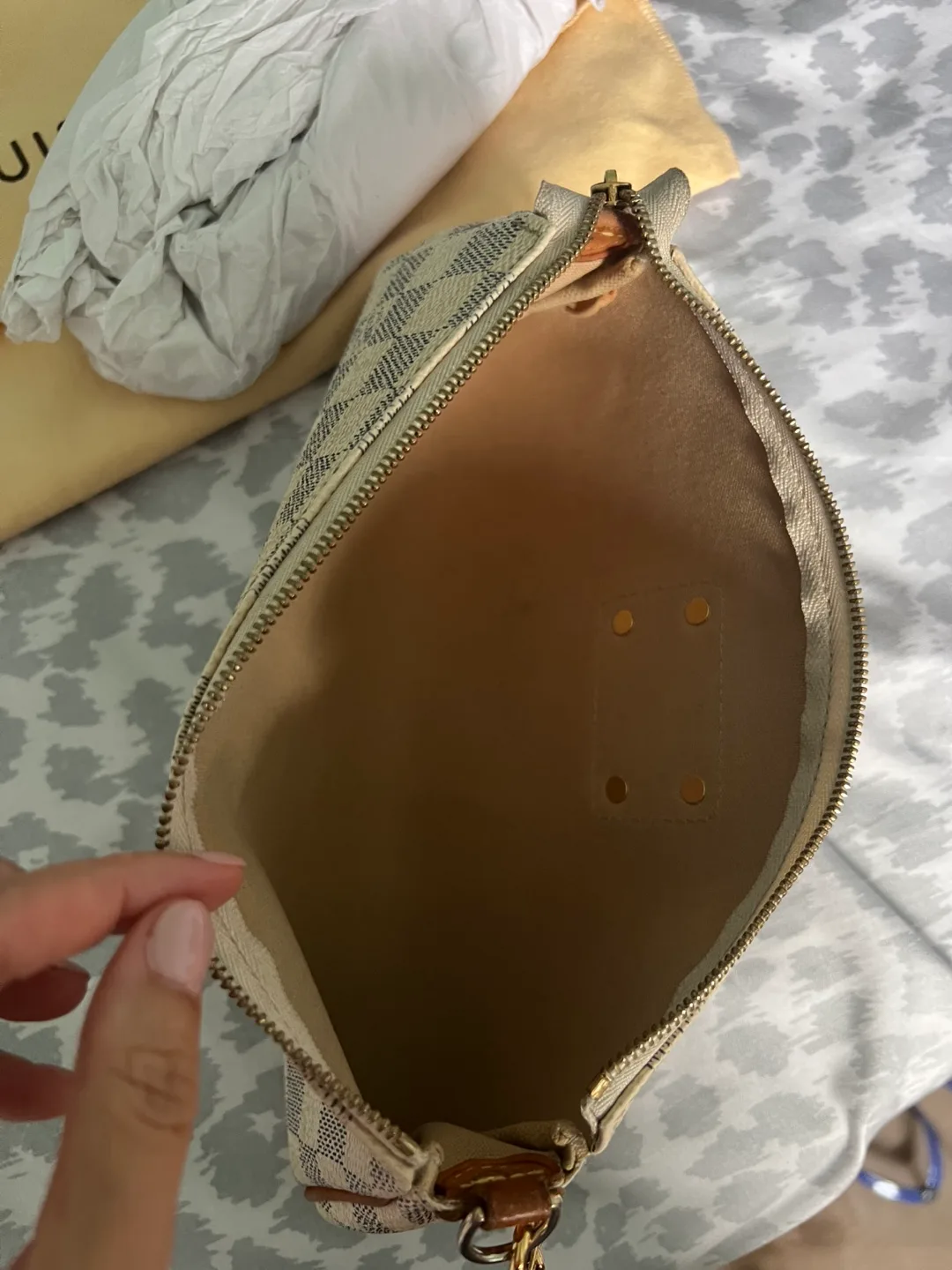 Louis Vuitton Damier Azur Ewa image indicator(3)