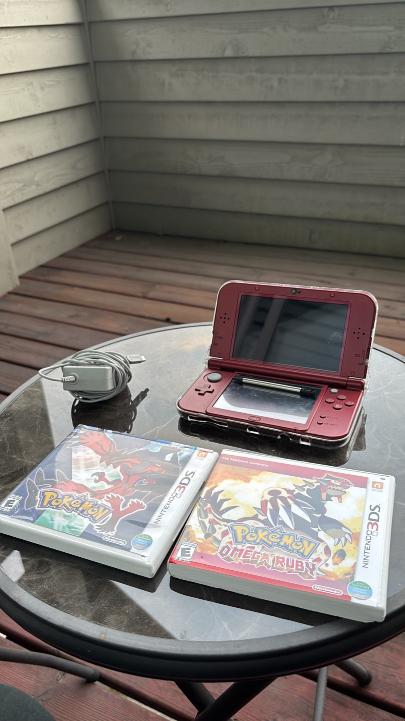New Nintendo 3DS XL Red + Games