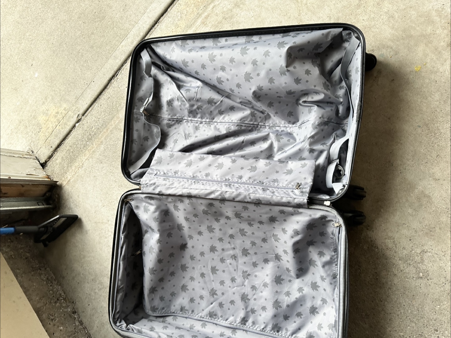 Hard shell suitcase - photo 2