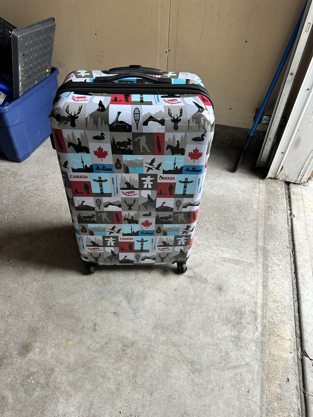 Hard shell suitcase
