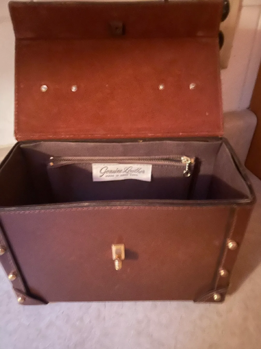 Vintage Brown Leather Train Case image indicator(3)