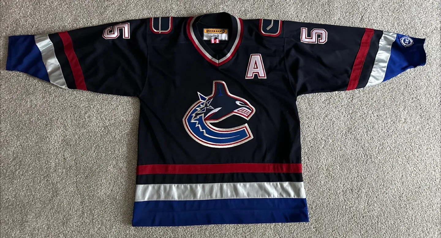 Canucks Jerseys thumbnail