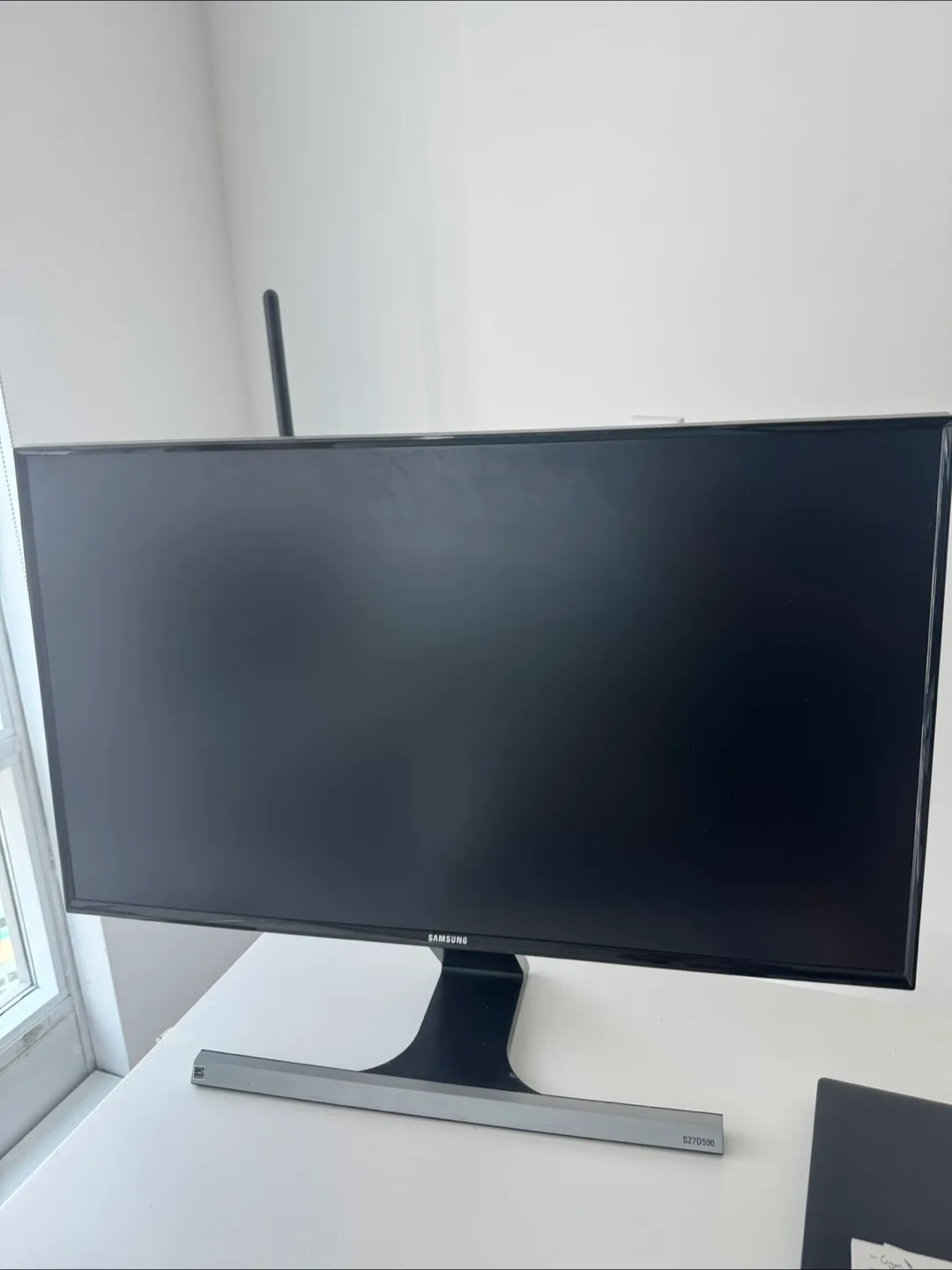 Samsung S27D590 27" LED Monitor thumbnail