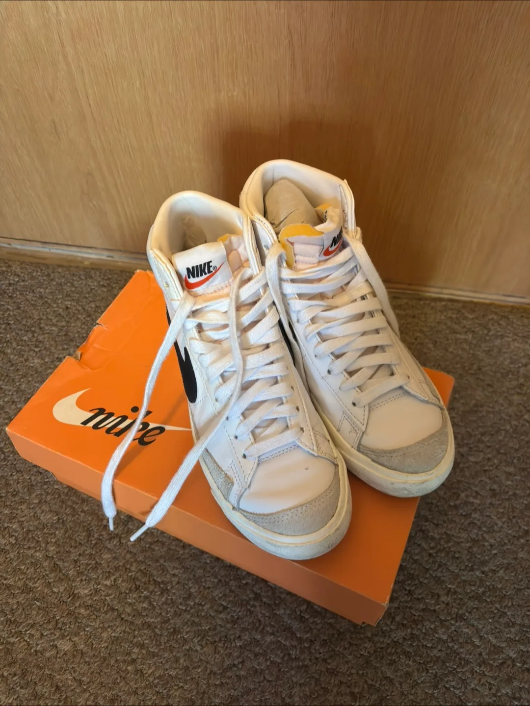 Nike Blazer Mid '77 - Size 6 thumbnail