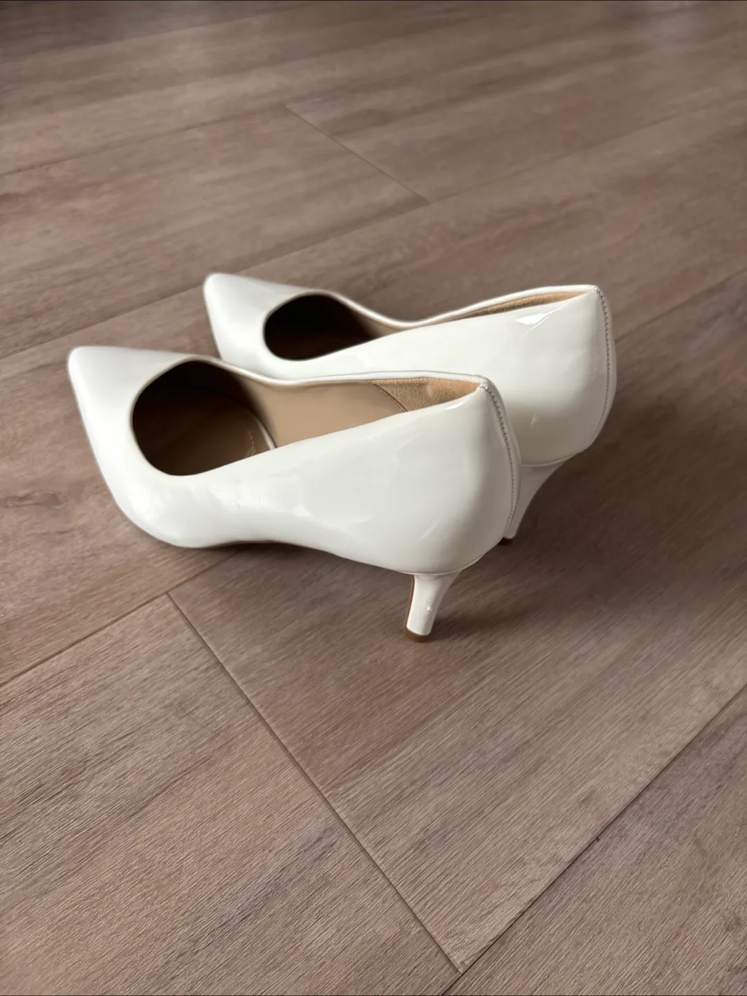 Dream Pairs White Heels - Size 7 image indicator(3)