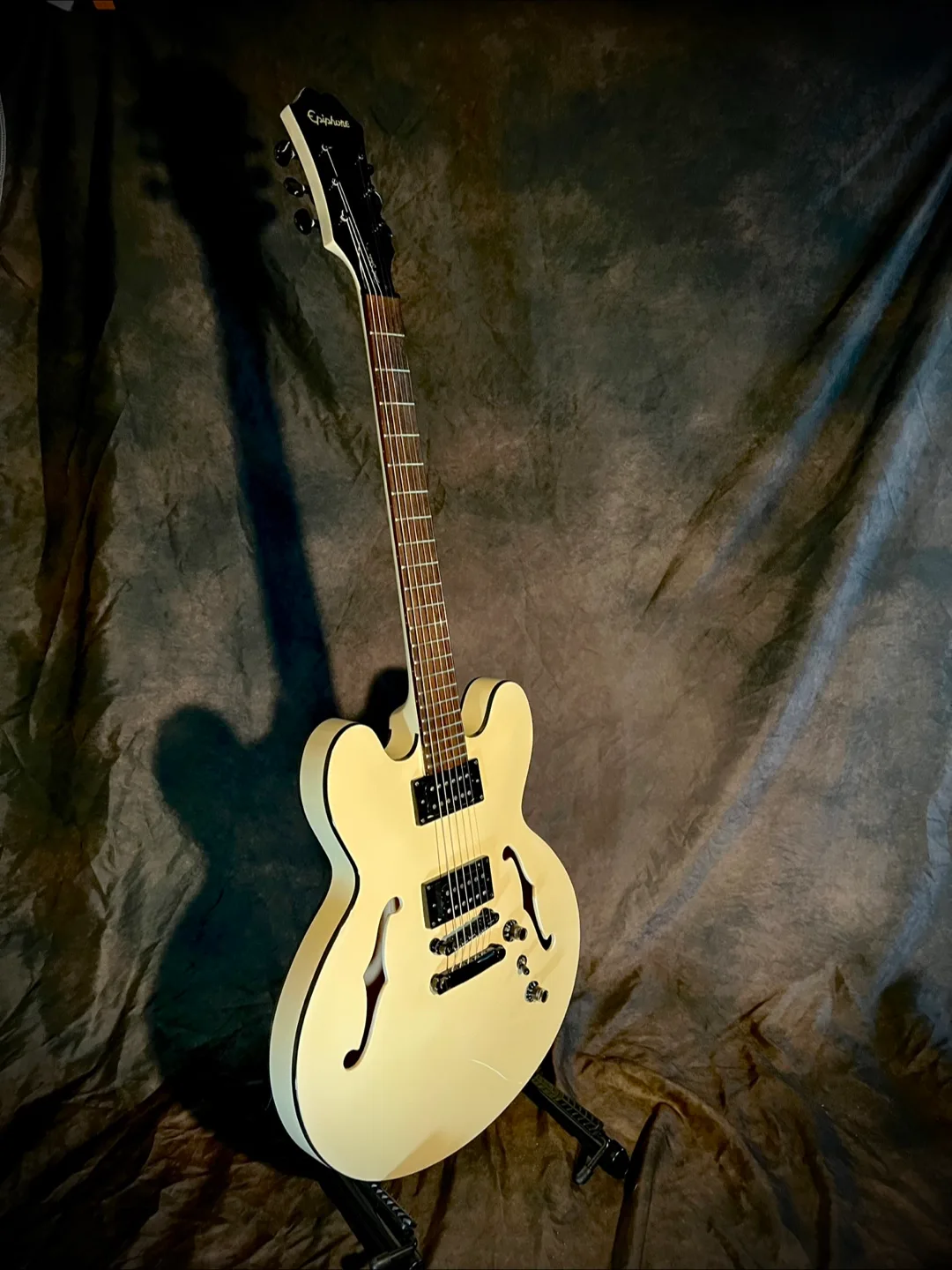 Epiphone DOT Studio with case