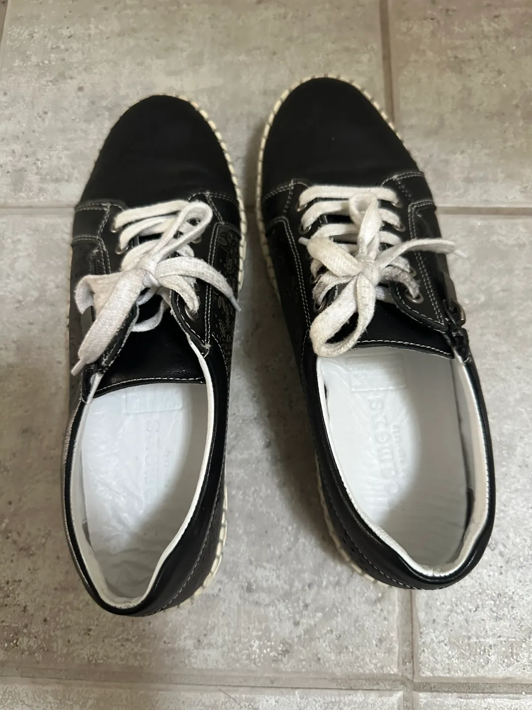 Roamers Black Leather Shoes image indicator(2)