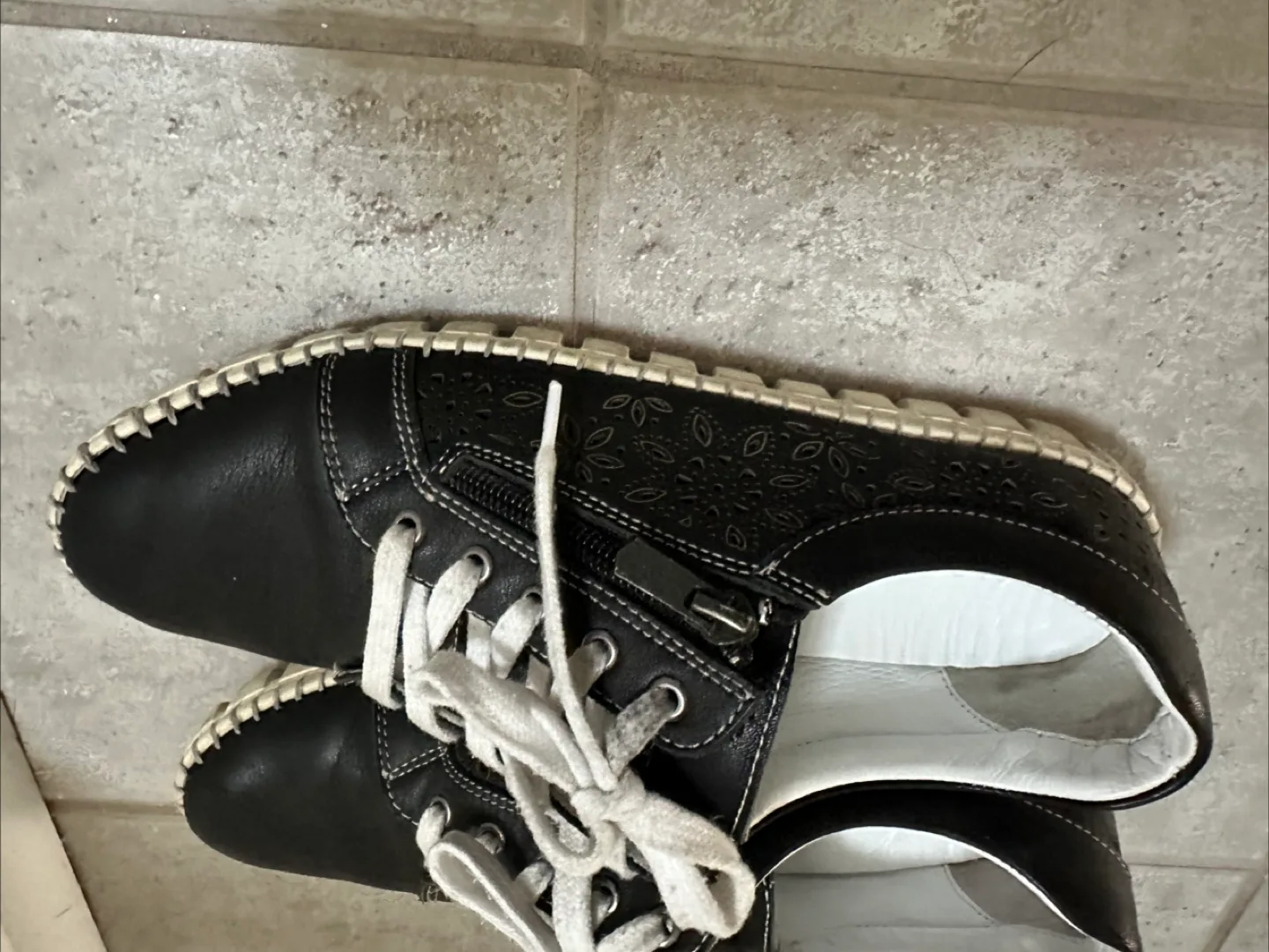 Roamers Black Leather Shoes image indicator(4)