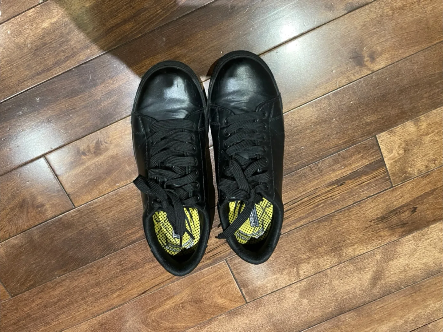 Men’s Work shoes ( size 9) thumbnail
