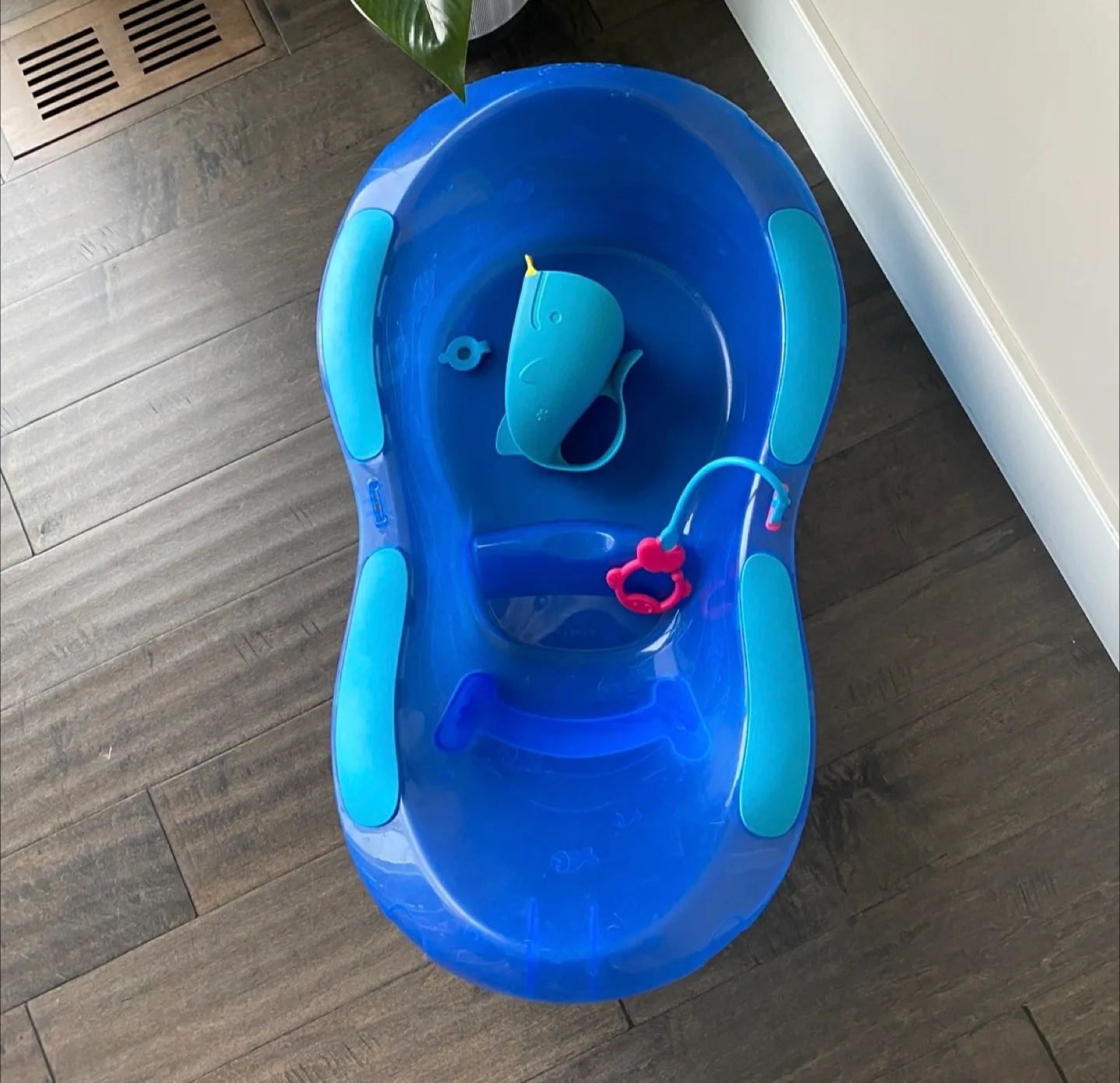 Baby Bath Tub & Skip Hop Whale Rinse Cup thumbnail