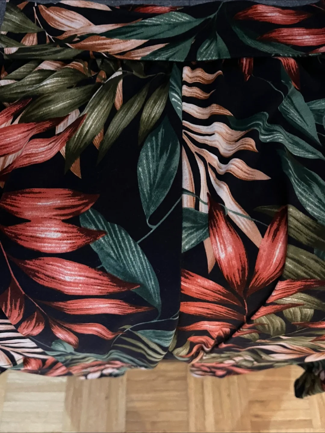 INC  Floral Shorts - M image indicator(2)