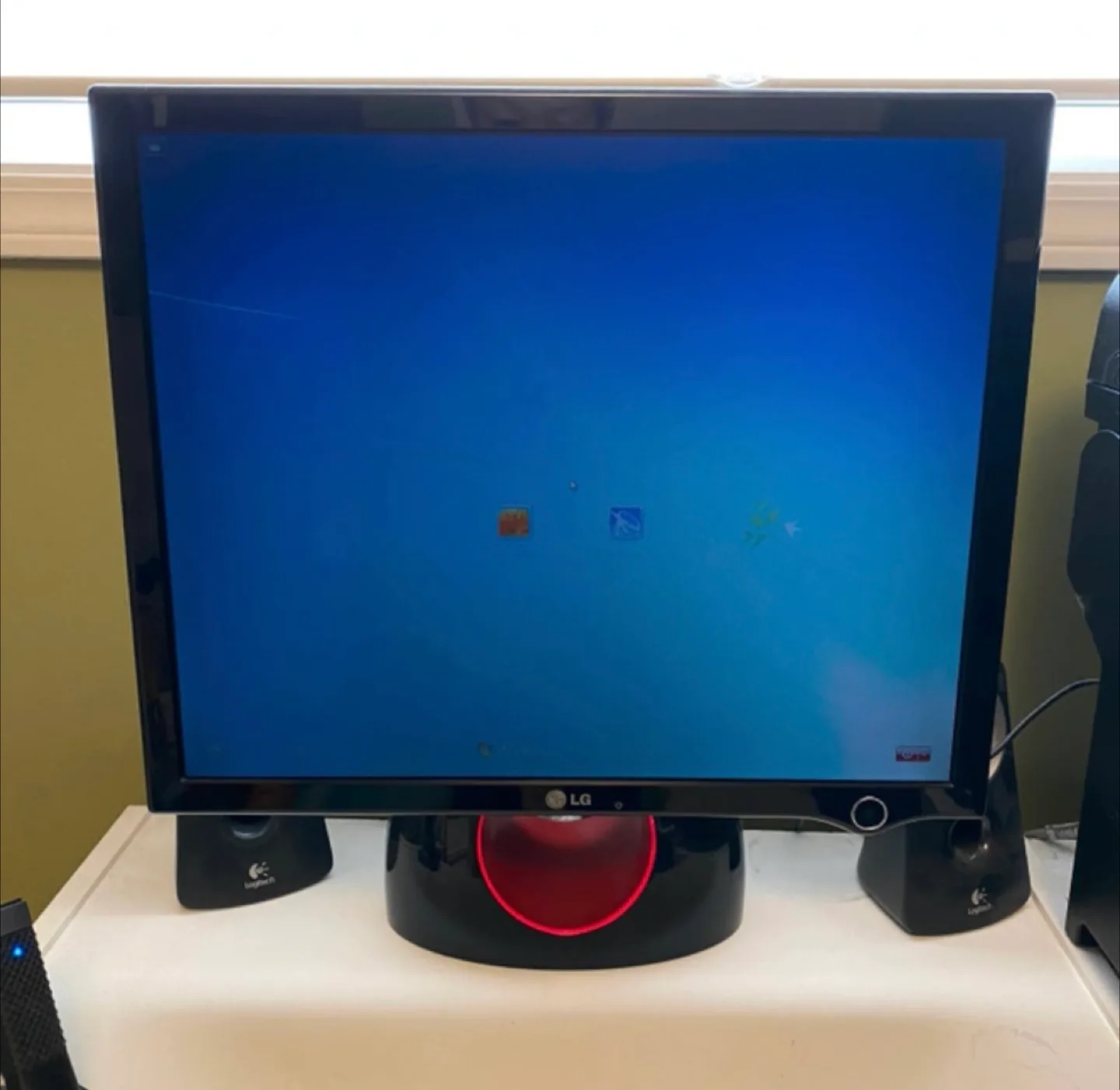 LG Flatron L1900R Computer Monitor thumbnail