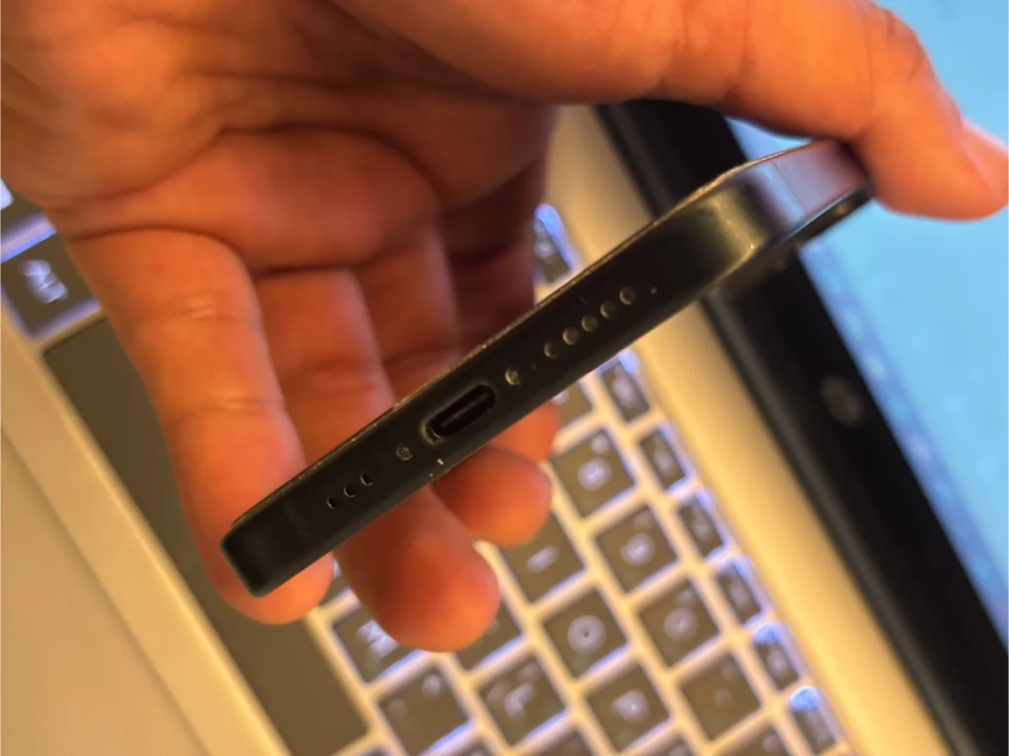 iPhone 15 Black thumbnail