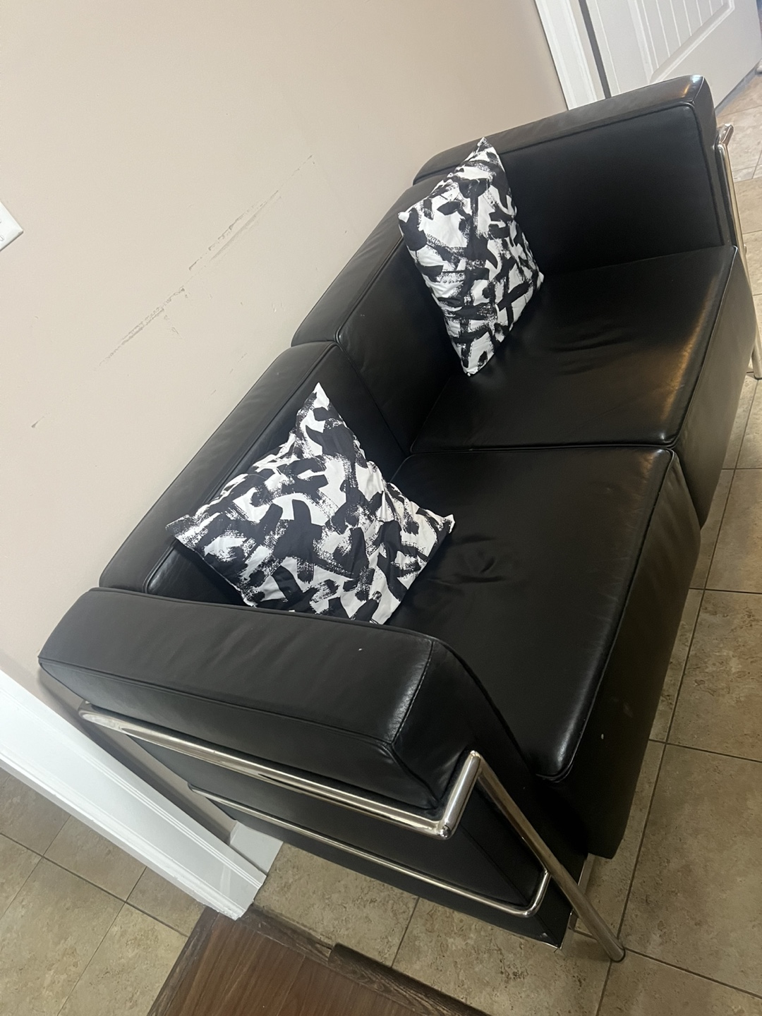 Black Leather Sofa with 2 Cushions - photo 4