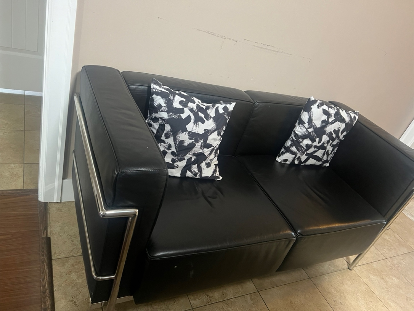 Black Leather Sofa with 2 Cushions - photo 3