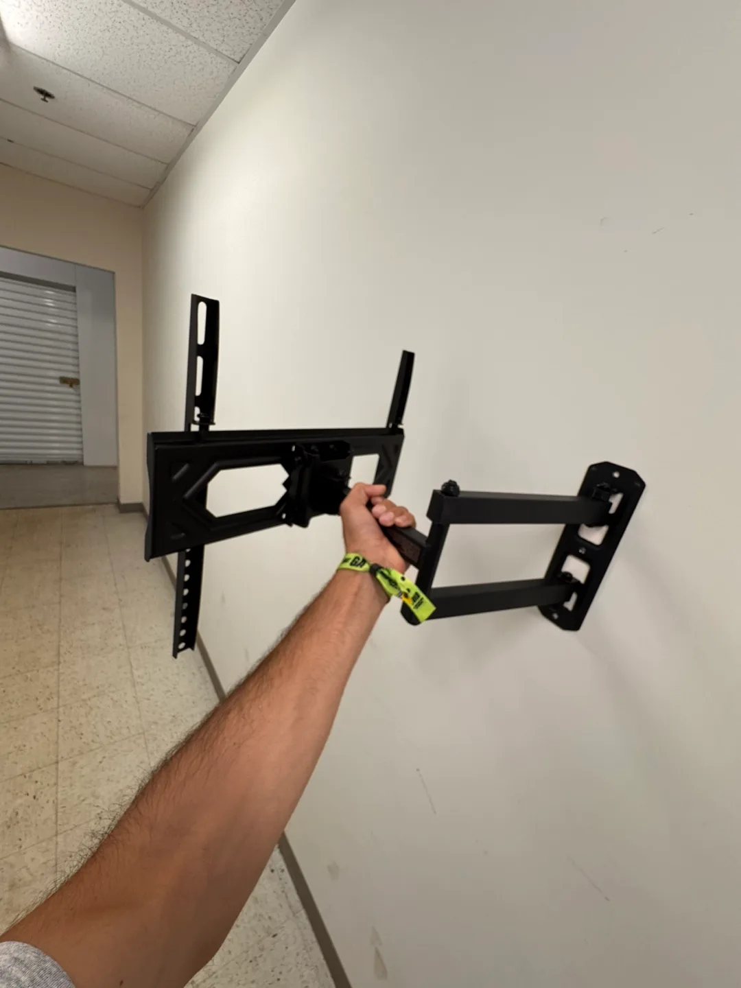 LG UHD AI ThinQ TV wall rack included image indicator(10)