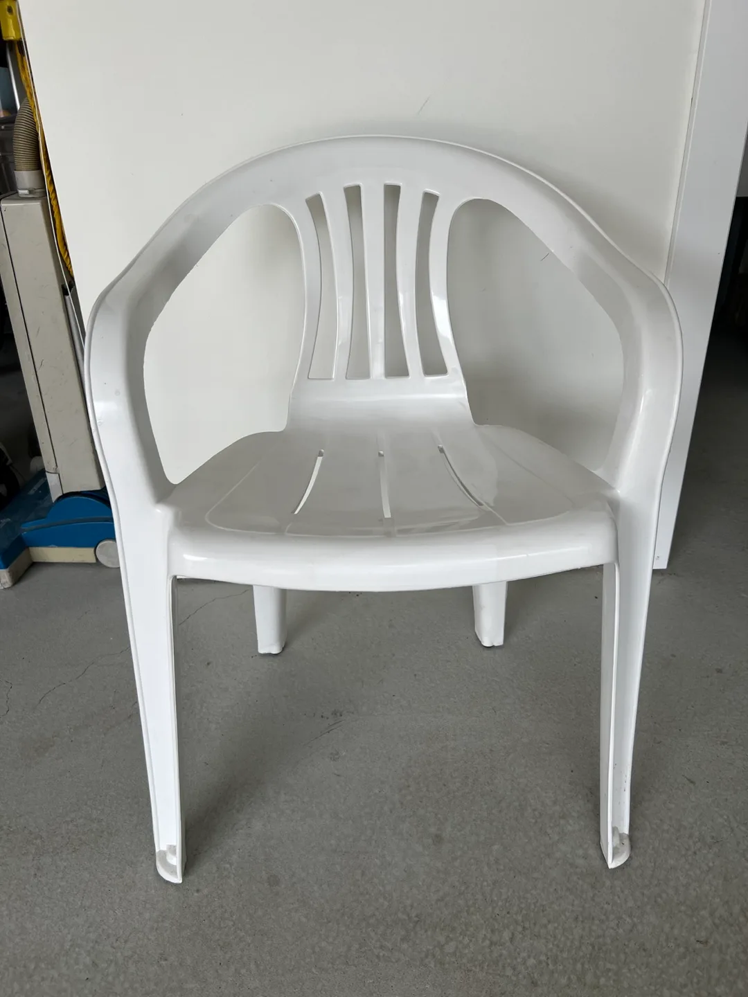 12 White Plastic Outdoor Chairs thumbnail