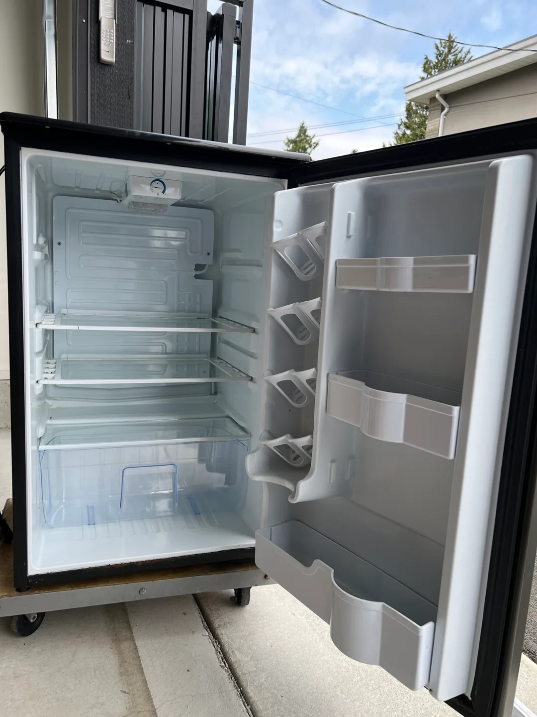 Danby Designer Compact Refrigerator image indicator(2)